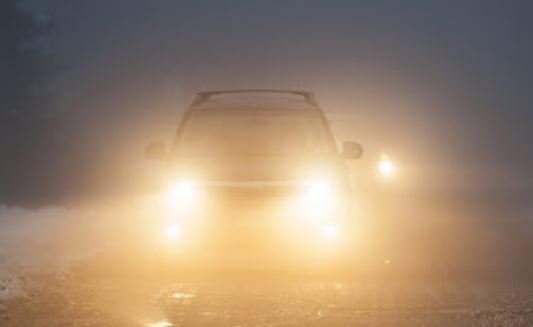 lái xe trong sương mù