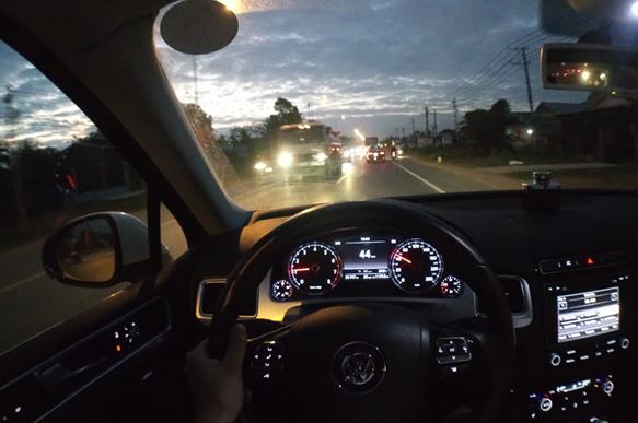 Kinh nghiệm lái xe ban đêm